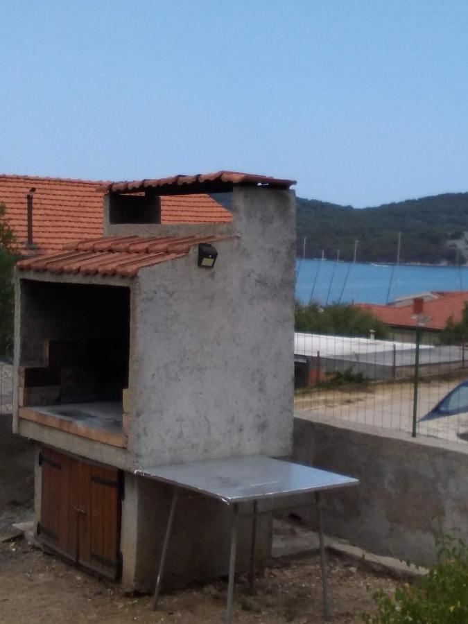 House " Bond " Villa Tisno Bagian luar foto