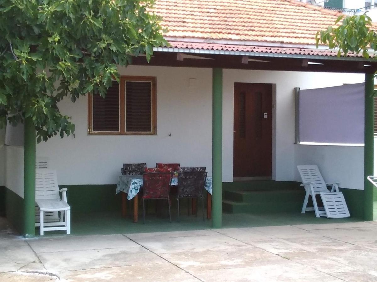 House " Bond " Villa Tisno Bagian luar foto