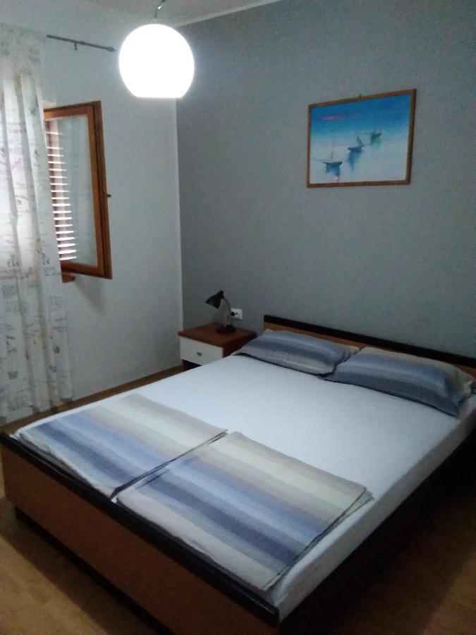 House " Bond " Villa Tisno Bagian luar foto
