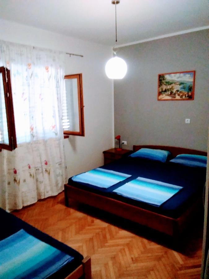House " Bond " Villa Tisno Bagian luar foto