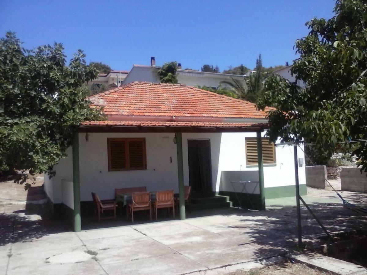 House " Bond " Villa Tisno Bagian luar foto
